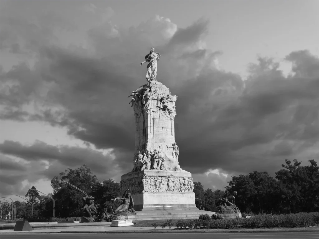 CS061BW | Claudio Sacomano | Monumento a los Españoles