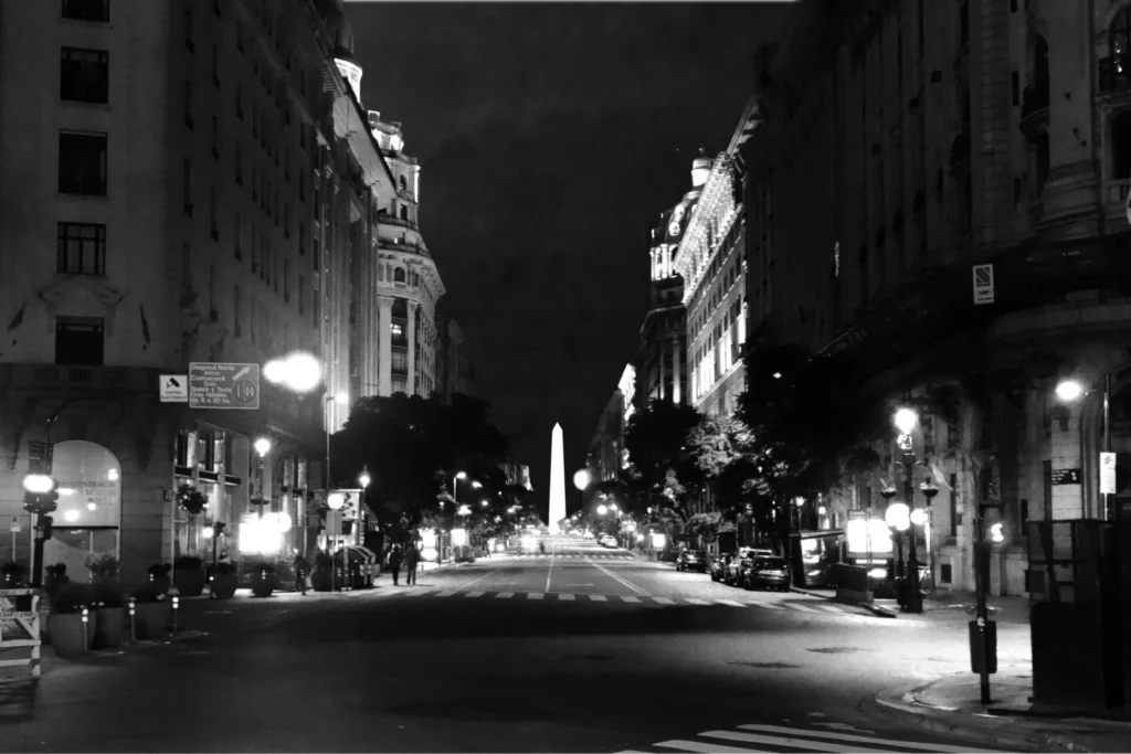CS008BW | Claudio Sacomano | Obelisco por Diagonal
